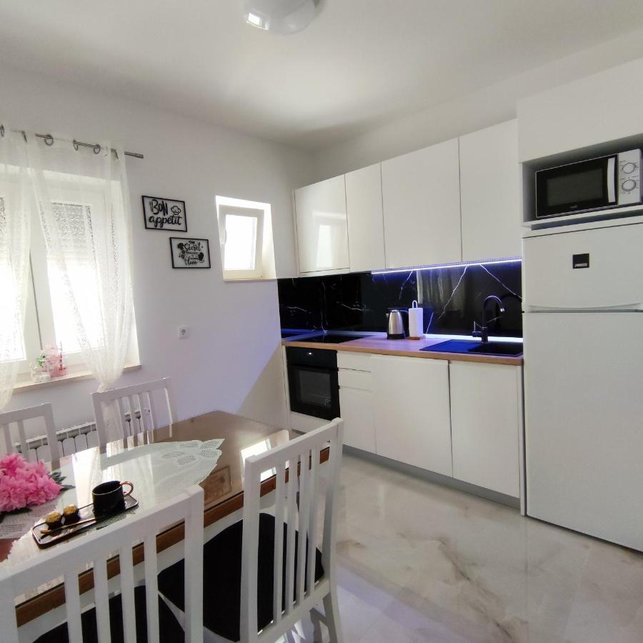 Apartman Rivana Baška Voda Exteriör bild